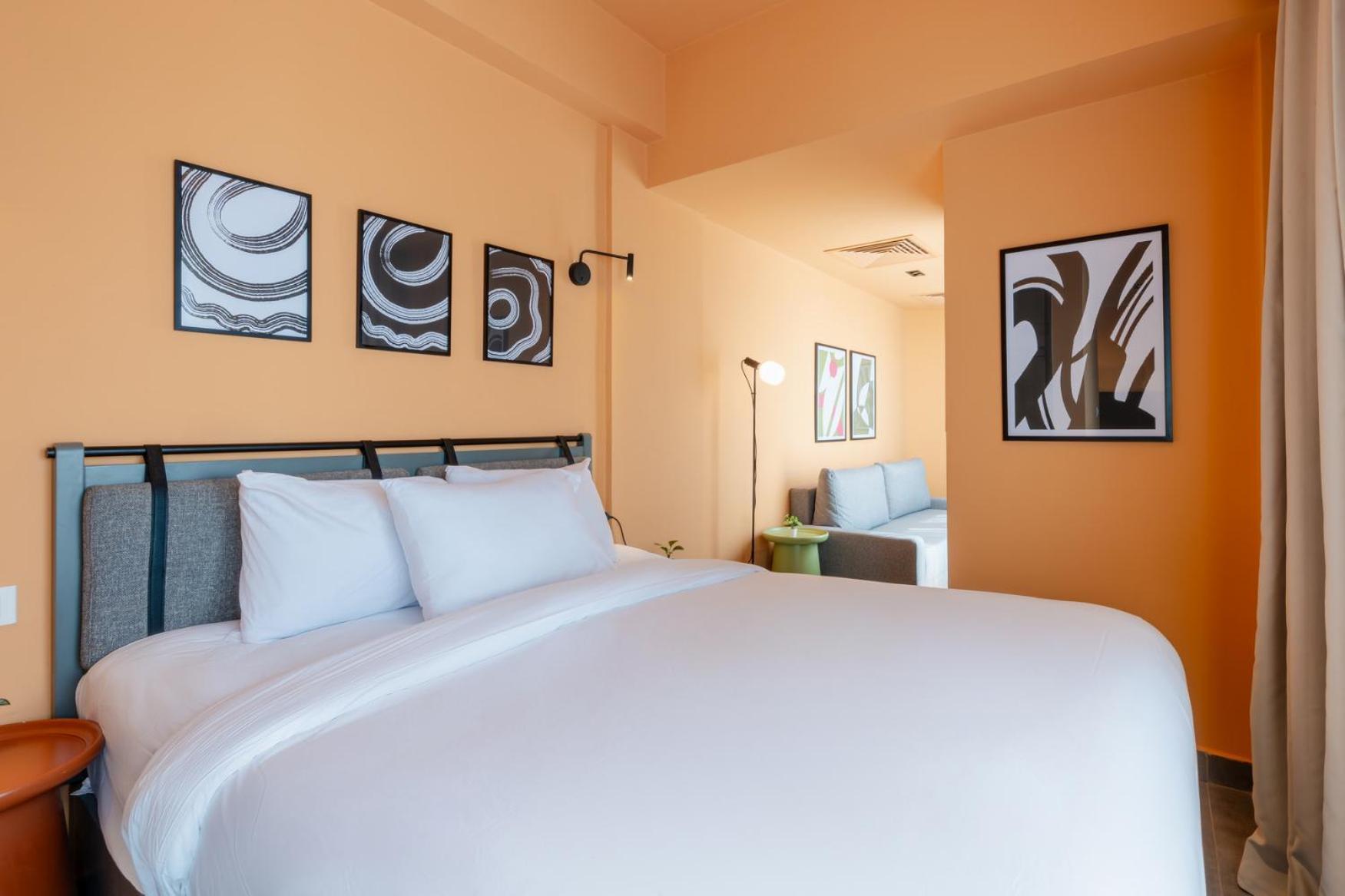 Апартаменти Grey L Downtown Ouzonian House