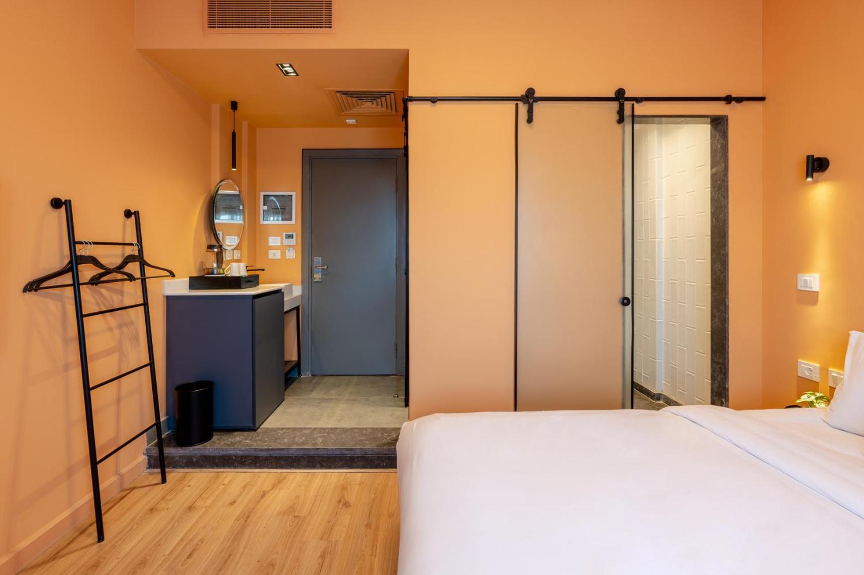 Апартаменти Grey L Downtown Ouzonian House *