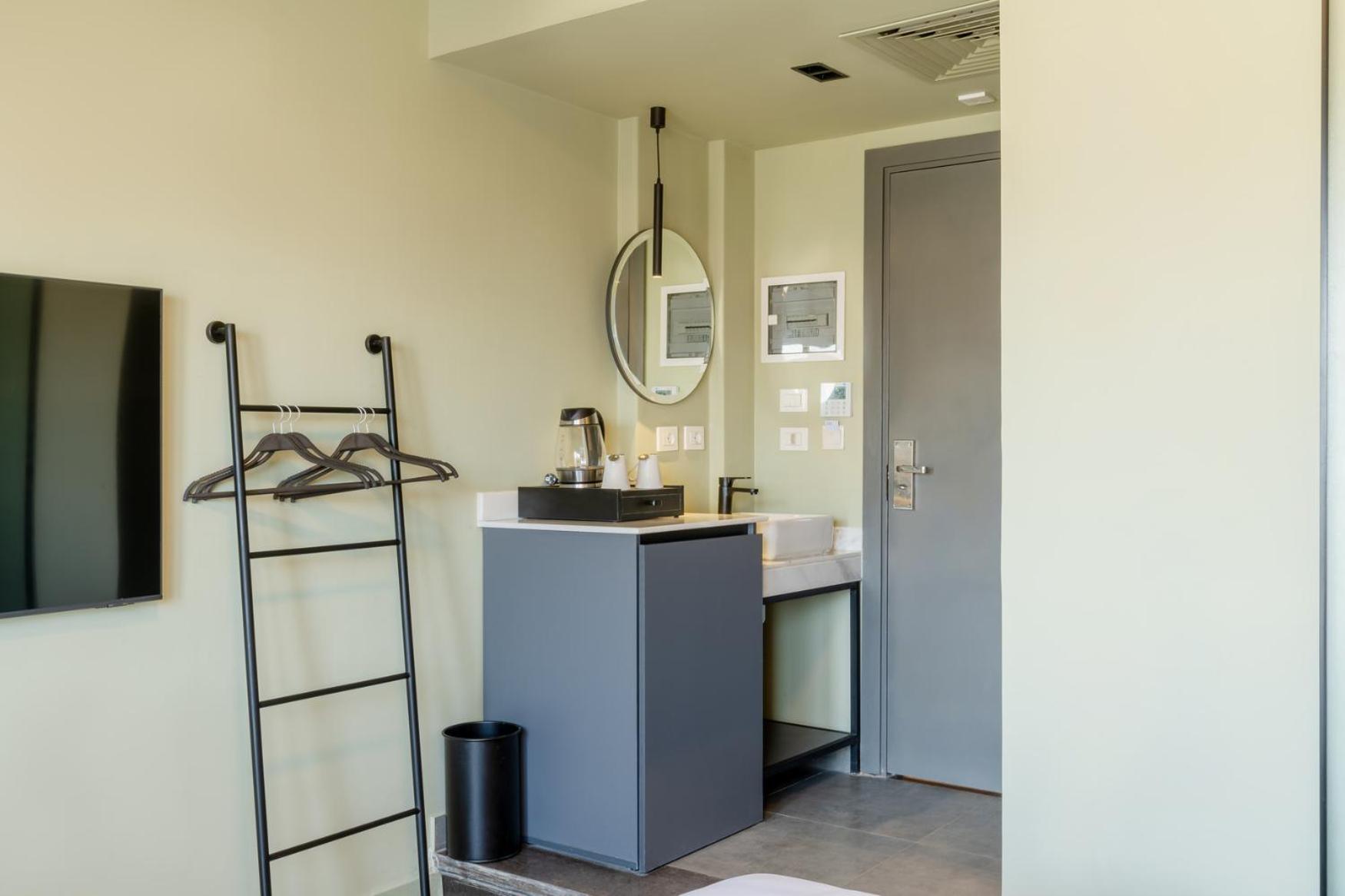 Апартаменти Grey L Downtown Ouzonian House *
