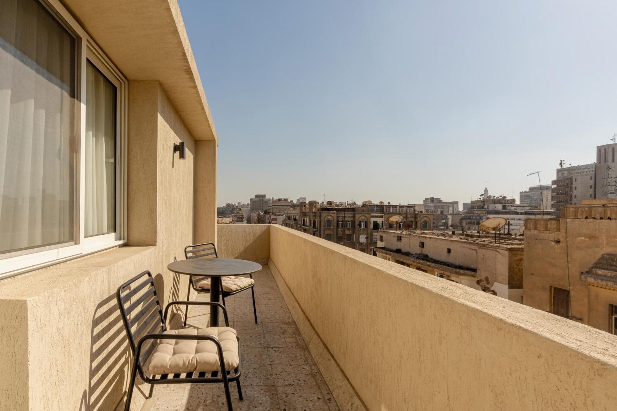 Апартаменти Grey L Downtown Ouzonian House